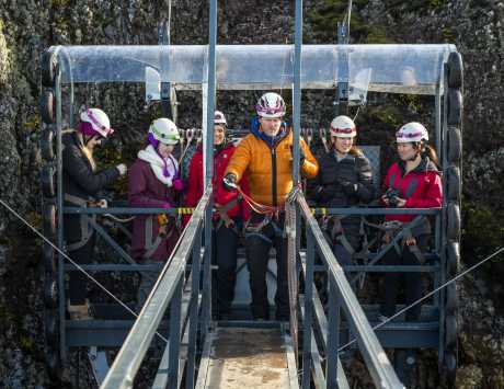 Média réf. 3340 (3/9): Descente au coeur d’un volcan