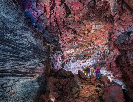 Exploration du tunnel de lave Raufarhólshellir